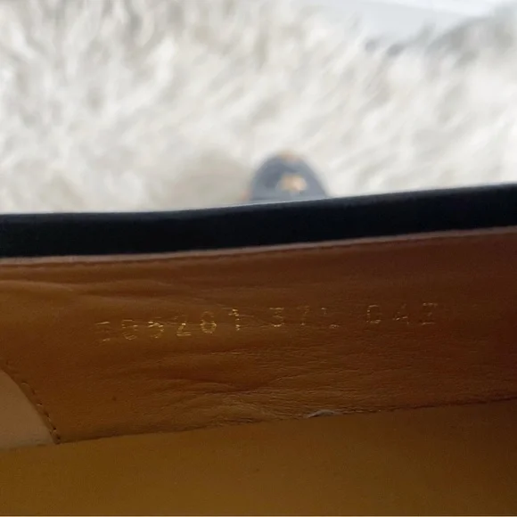 Gucci Jordaan Embroidered Leather Loafer Bee Star
Black Gold Horsebit Size 37.5 - Picture 7 of 11